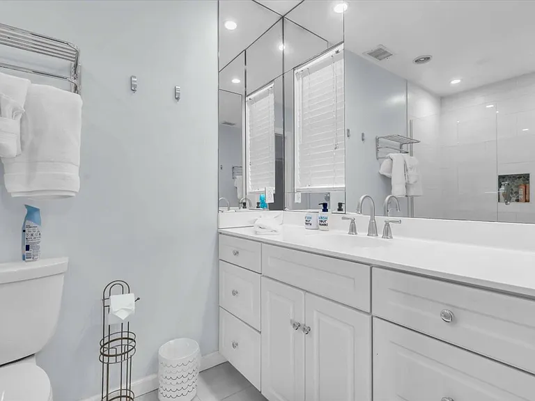 2732 Valencia Dr — Photo 25