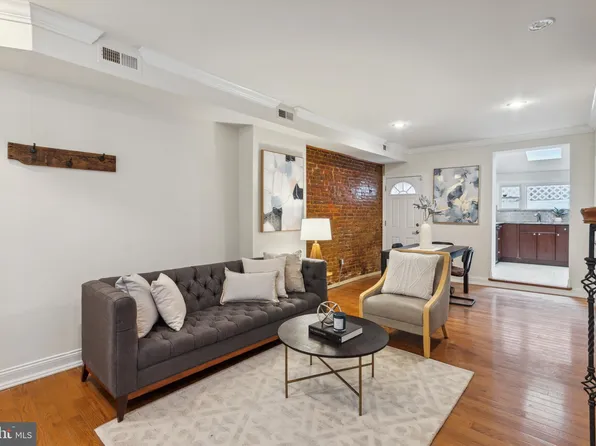 826 League St, Philadelphia, PA 19147