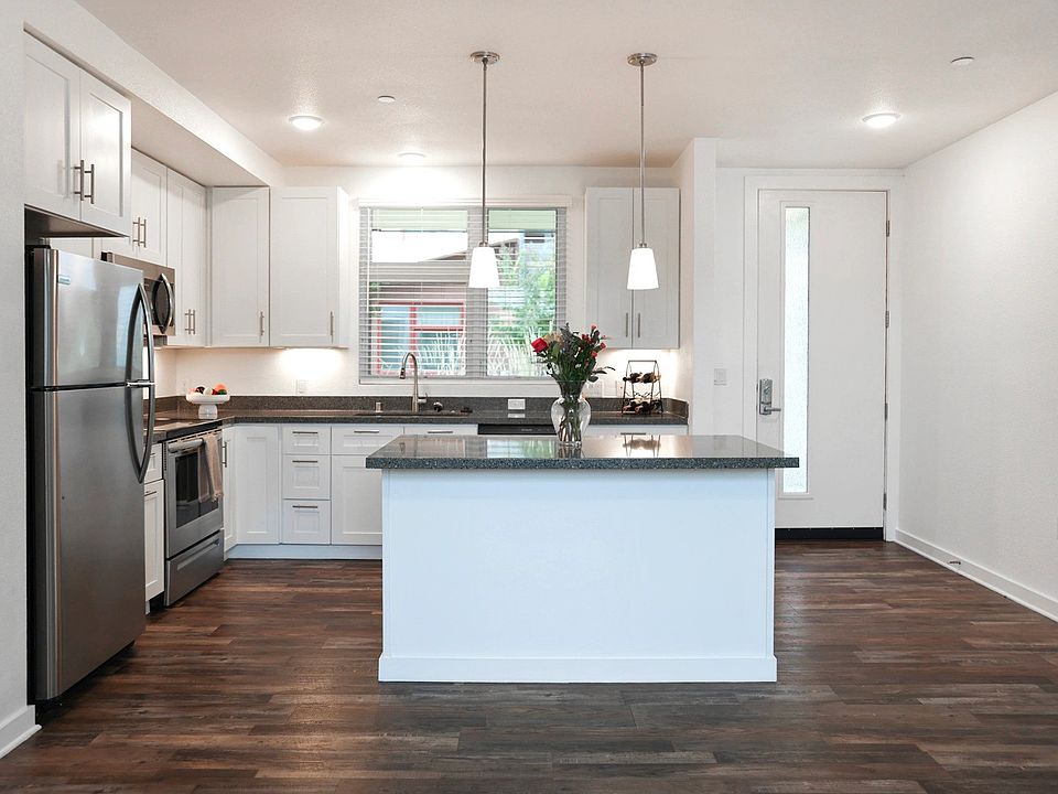 1st image of 2614 1st St #205