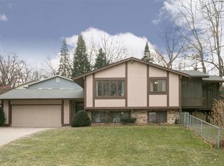 227 Windsor Dr, Iowa City, IA 52245