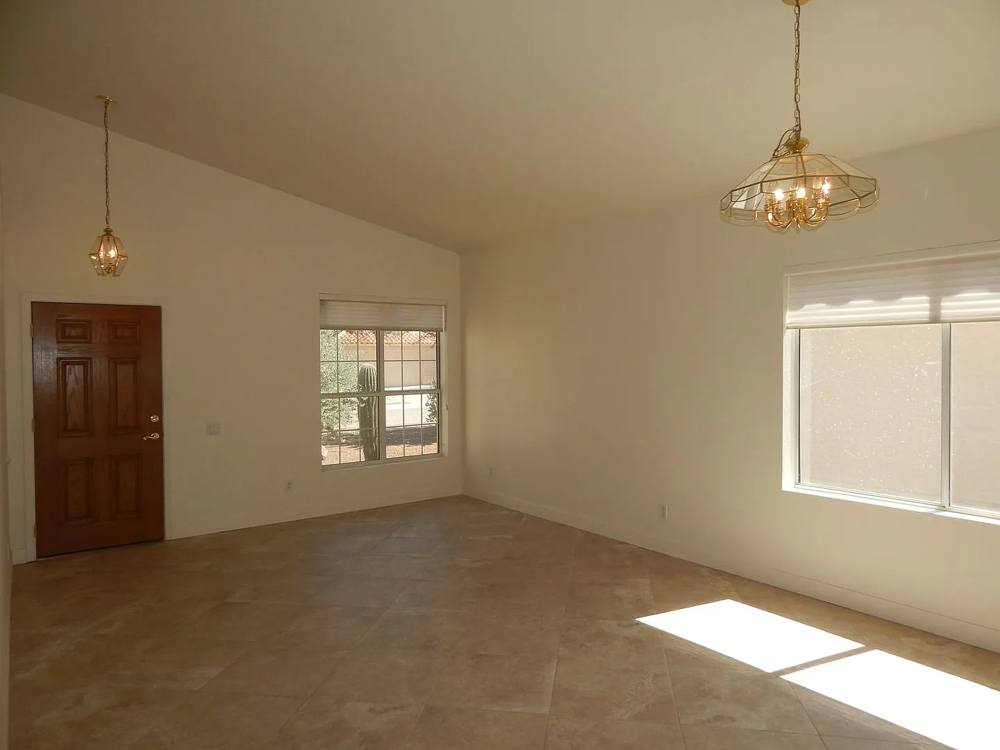 3 Bedrooms - 2 Baths - 1754 SQFT near Sunrise/Sabino Canyon — Photo 2