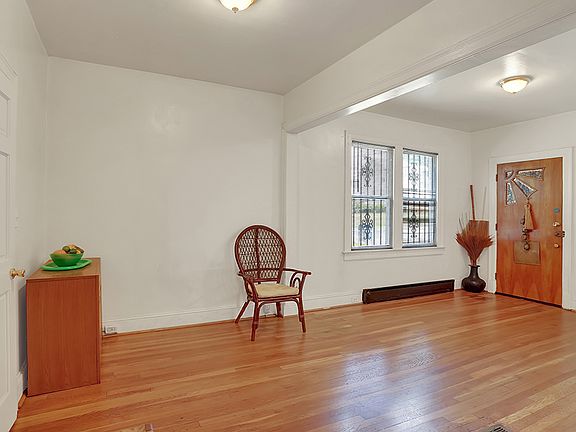 3rd image of 3924 22nd St NE