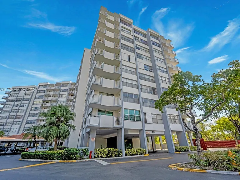 1300 NE Miami Gardens Dr #621E — Photo 3