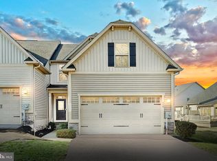 930 Fieldbrook Cir #25, York, PA 17403