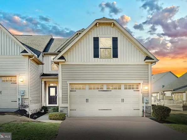 930 Fieldbrook Cir #25, York, PA 17403