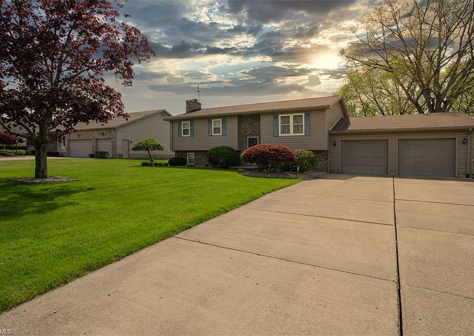 1st image of 54 Forest Hill Dr