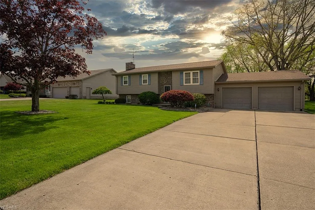 54 Forest Hill Dr photo 1