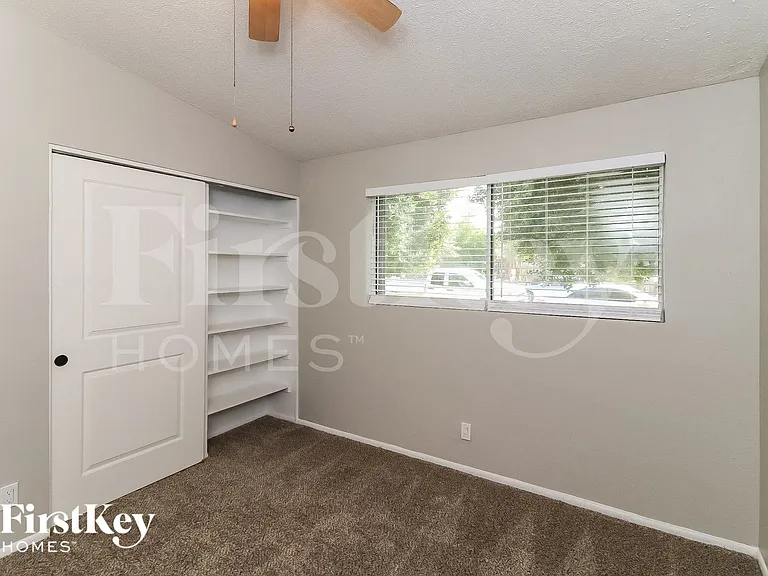 2206 E Arbor Cir — Photo 12