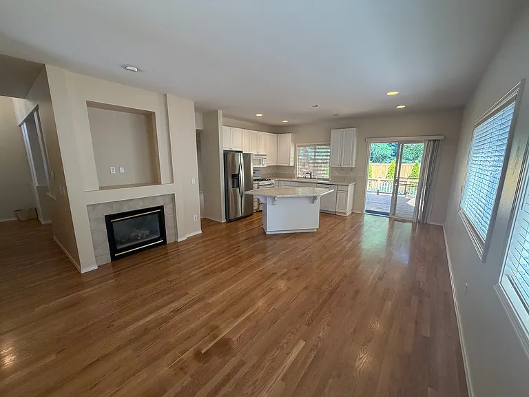 4604 160th Pl SW — Photo 3