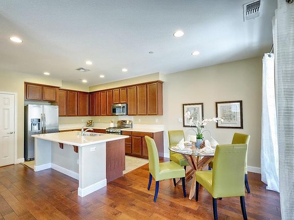 Kitchen & Dining