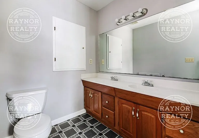2045 State Highway 561 E — Photo 13