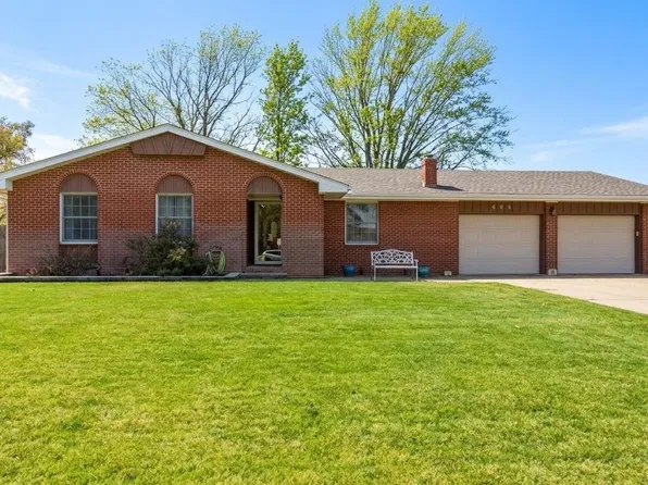 905 Loomis St, Garden Plain, KS 67050