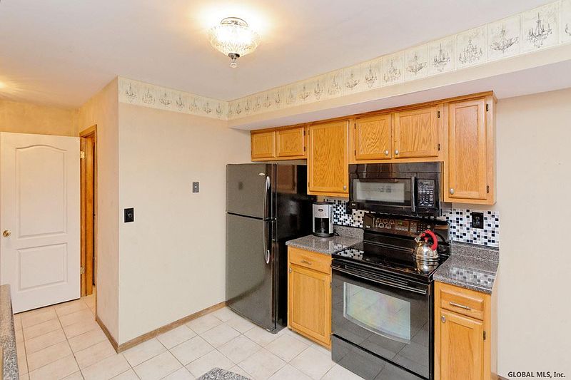 5th image of 13 Woodside Drive