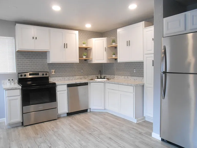 1017 S Westerly Rd — Photo 10
