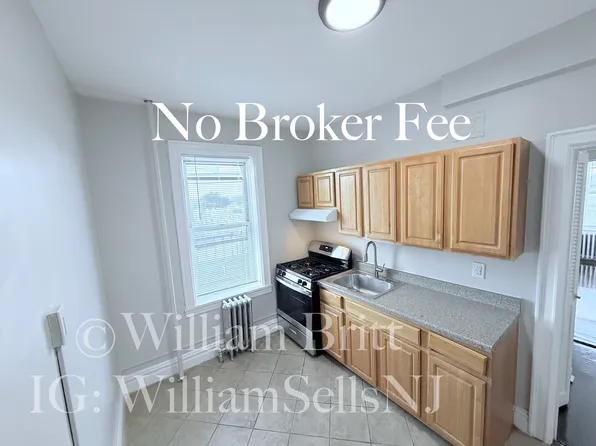 164 Sterling Avenue image 1 of 15