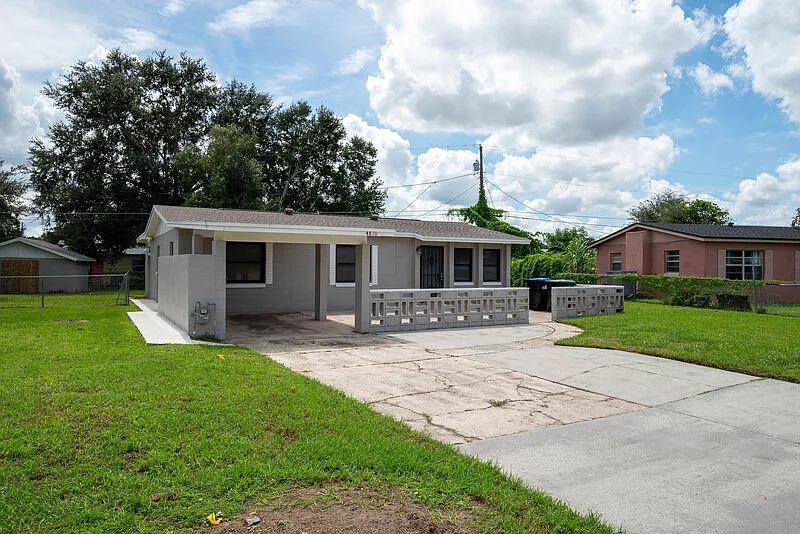 4810 Shoshone St — Photo 2