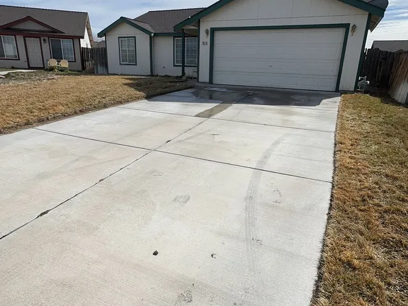 511 Chuck Wagon Ln, Fernley, NV 89408