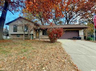 5 Amber Ct, Pekin, IL 61554
