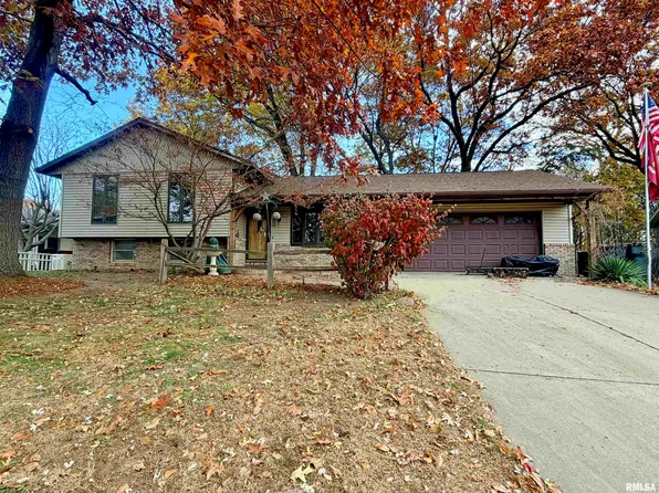 5 Amber Ct, Pekin, IL 61554