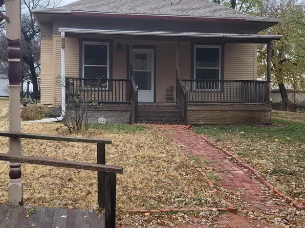 313 S 2nd St, Geuda Springs, KS 67051