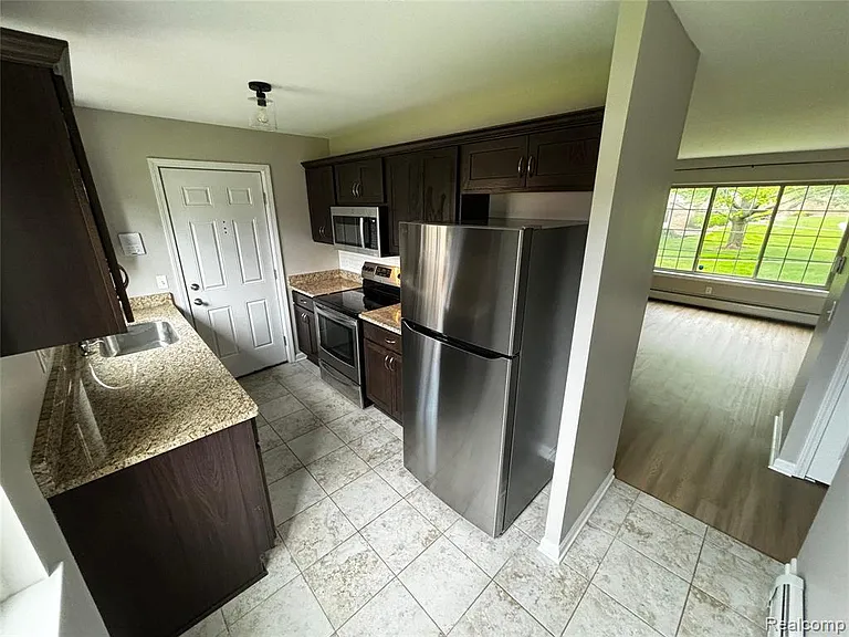 454 Romeo Rd — Photo 9