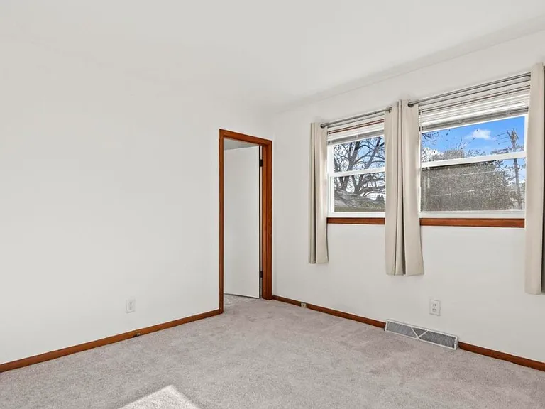 2054 Brentwood Dr — Photo 19