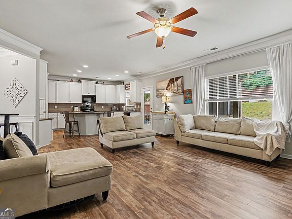 5th image of 585 Country Ridge Dr