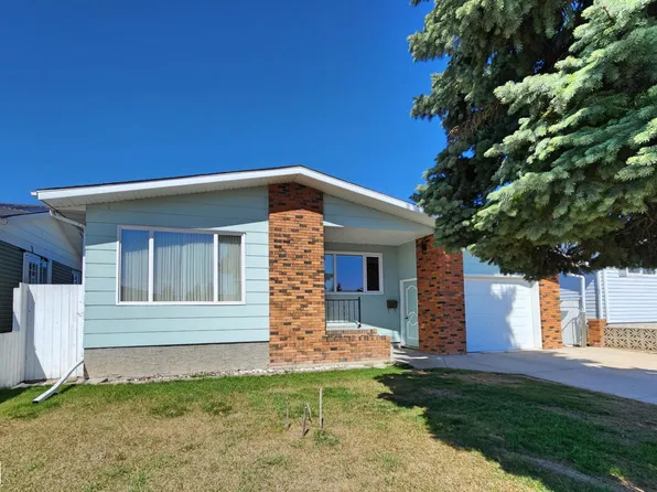 5118 49th Ave, Elk Pt, AB T0A 1A0