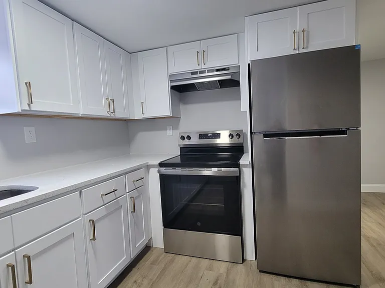 19-25 Vineyard Ave #301 — Photo 1
