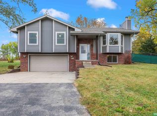 814 Carol Ct, Plattsmouth, NE 68048