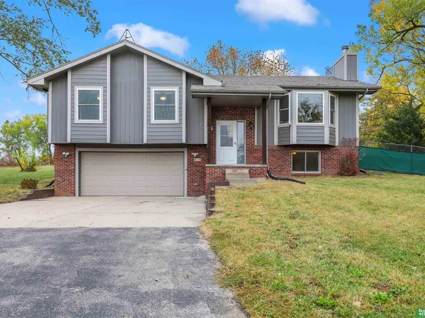 814 Carol Ct, Plattsmouth, NE 68048