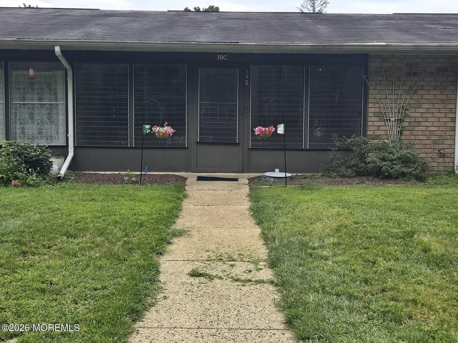 2 bed, 858 sqft, $1,700 — Photo 1