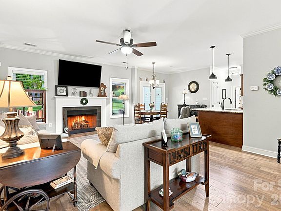 5th image of 3809 Creek Ridge Dr
