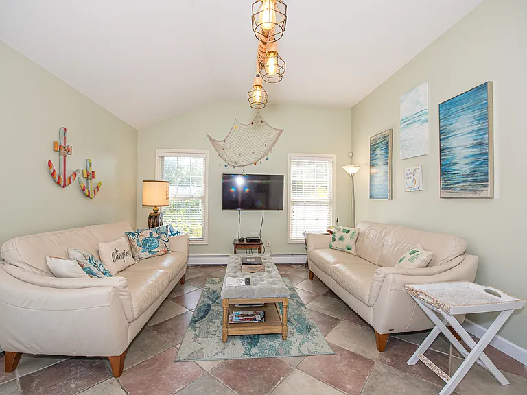63 E Tiana Rd — Photo 5