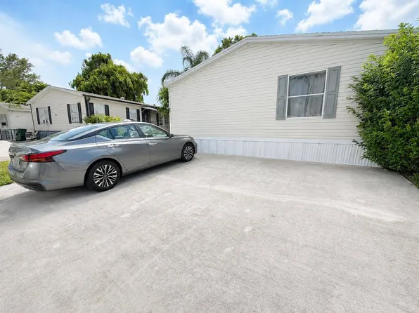 6800 NW 39th Ave #96, Pompano Beach, FL 33073