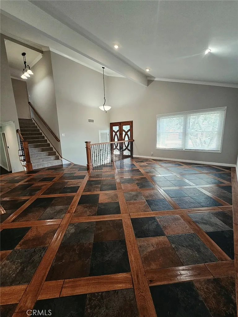 4 bed, 2527 sqft, $6,700 — Photo 3