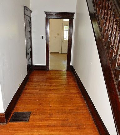 3rd image of 112 W Oakland Ave