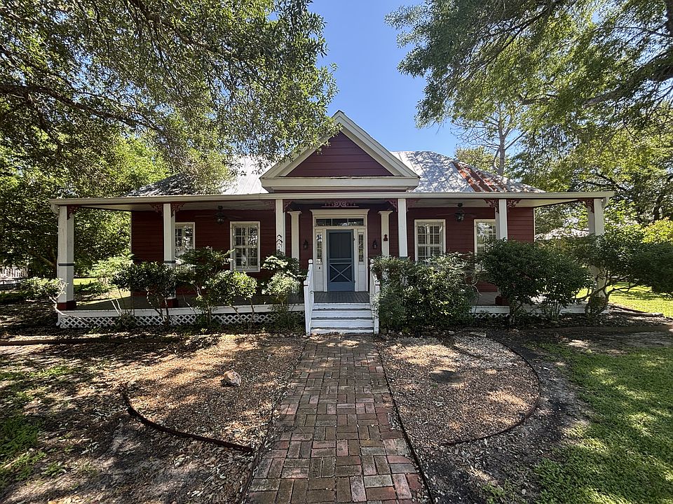 Front of house view 1