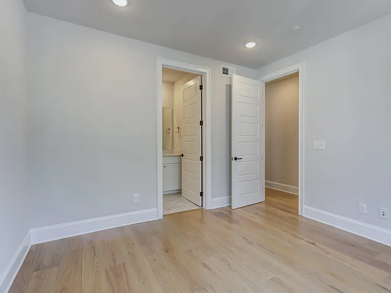 1107 Parkside Greenway Dr — Photo 33