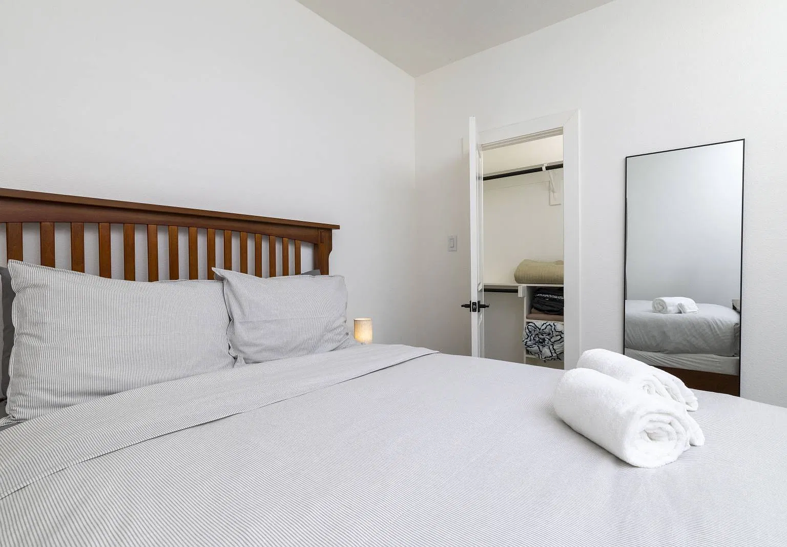 3 bed, 1296 sqft, $4,500 — Photo 1