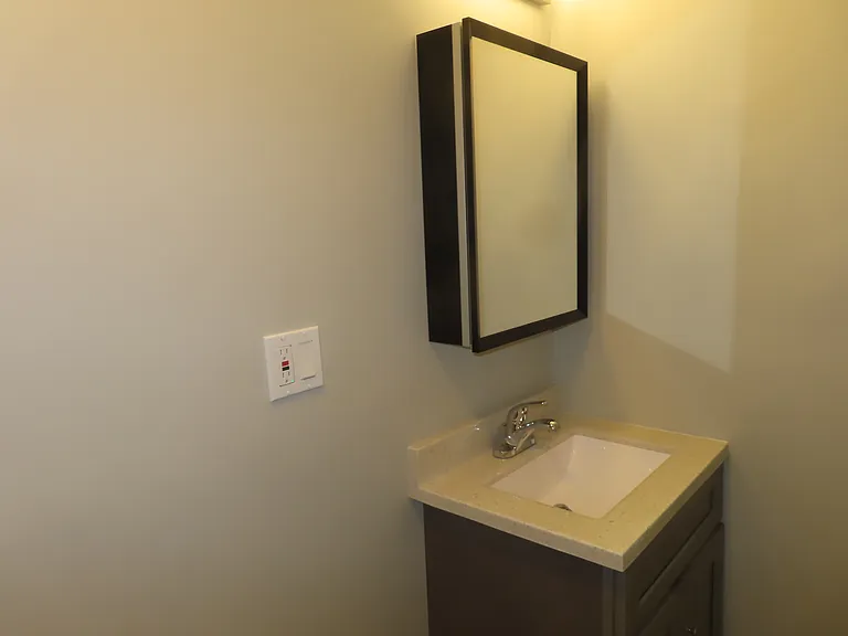 27 S Goodman St #5 — Photo 2