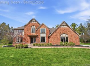 1906 Independence Ct, Rochester Hills, MI 48306