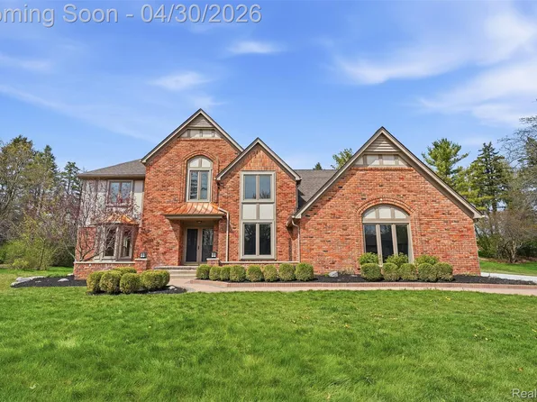 1906 Independence Ct, Rochester Hills, MI 48306