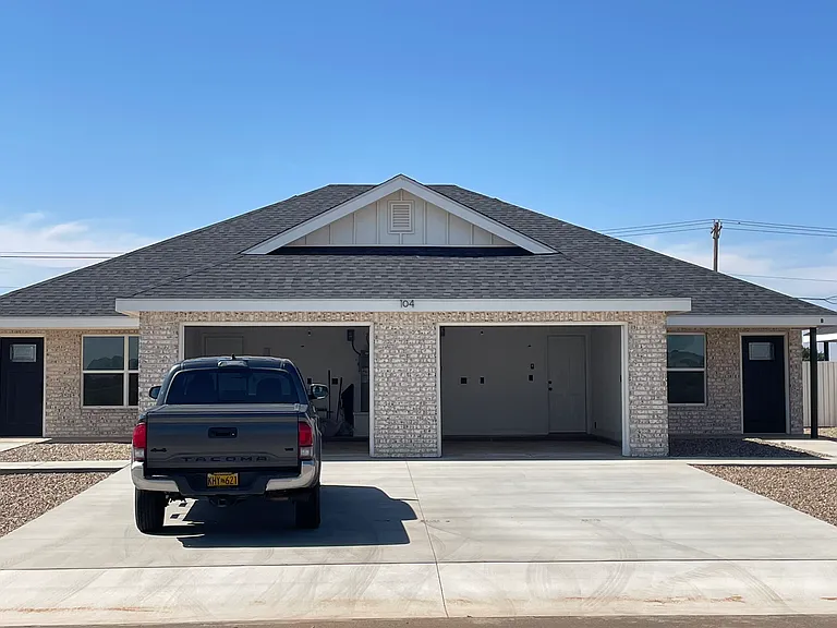 104 Chisum Dr #B — Photo 1