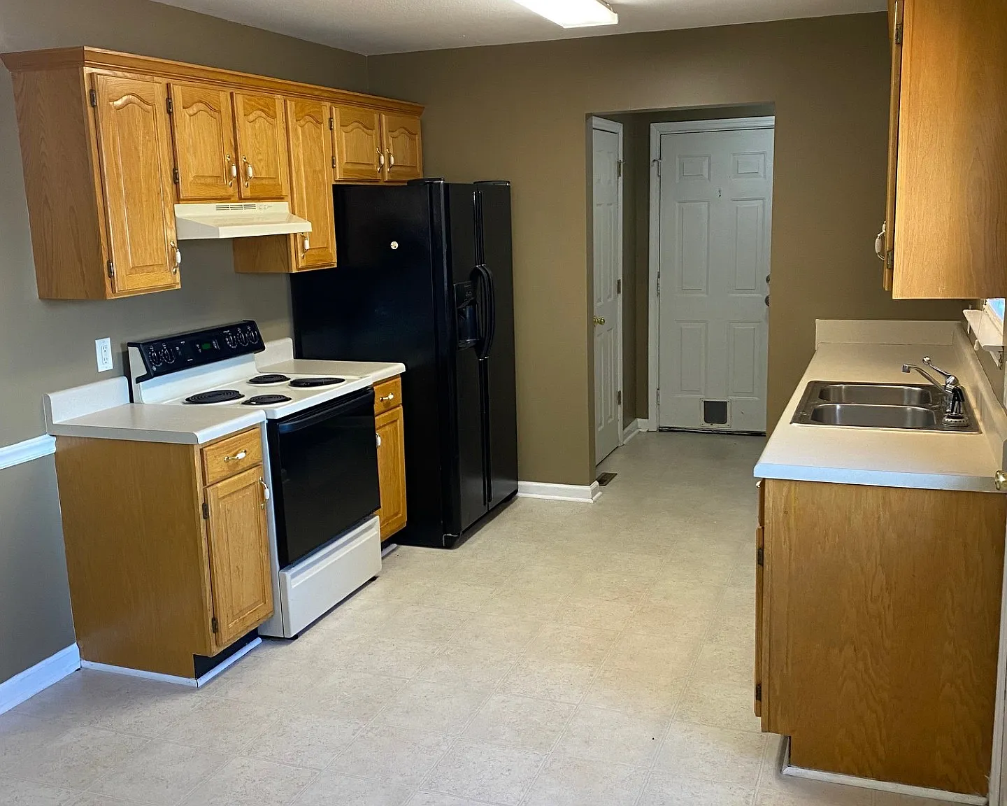 3 bed, 1112 sqft, $1,650 — Photo 3