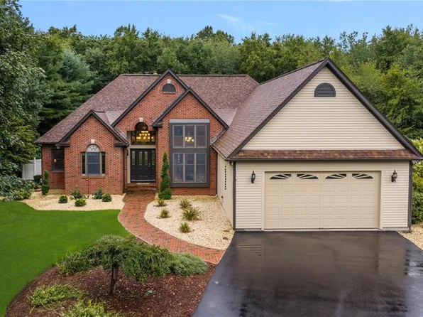 42 Deer Run Dr, West Greenwich, RI 02817