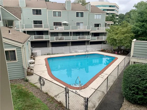 3 Oakwood Dr #C11, New Fairfield, CT 06812