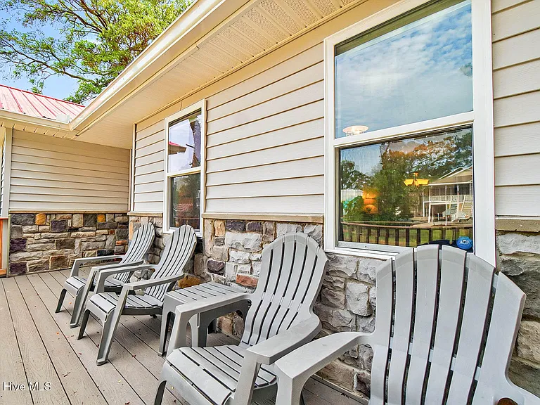 1950 Ocean View Dr SW — Photo 14