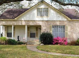 506 Town & Country Dr, El Campo, TX 77437