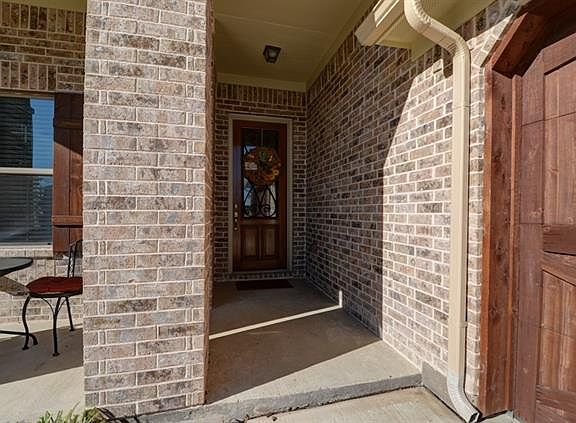 3rd image of 601 Rockhurst Trl